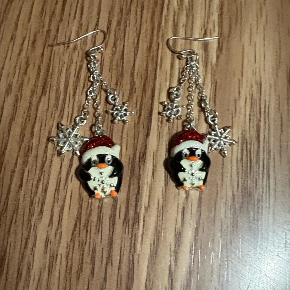 VINTAGE SANTA PENGUIN DANGLING SNOWFLAKE ACCENTS SILVER-TONE HOOK 2.5" EARRINGS - Picture 3 of 9